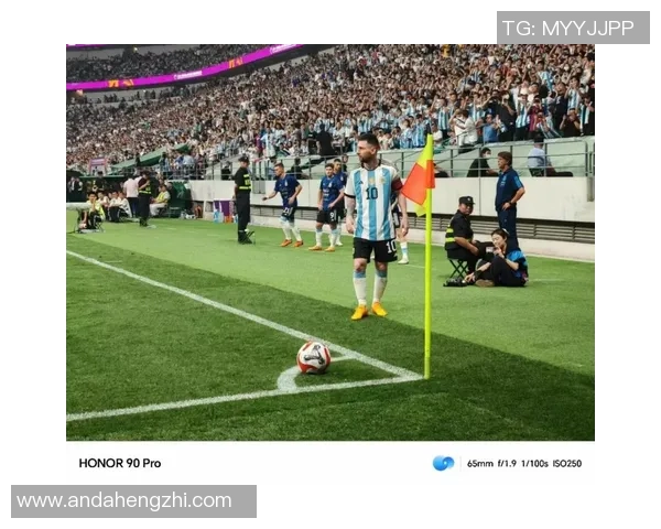 足球明星荣耀时刻雕像揭幕视频展现传奇足坛风采与激情瞬间